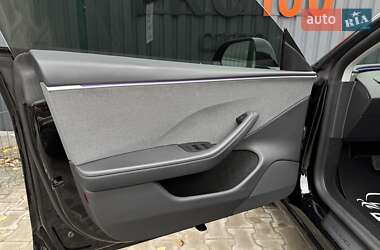 Седан Tesla Model 3 2024 в 