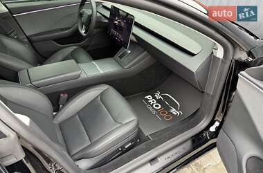 Седан Tesla Model 3 2024 в 
