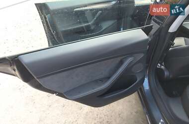 Седан Tesla Model 3 2023 в 