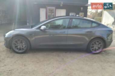 Седан Tesla Model 3 2023 в 