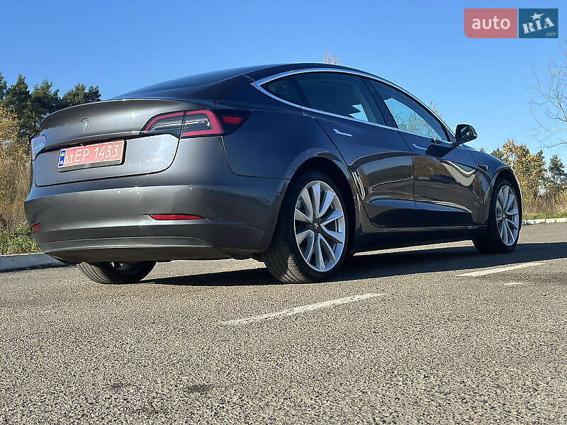 Седан Tesla Model 3 2019 в Киеве