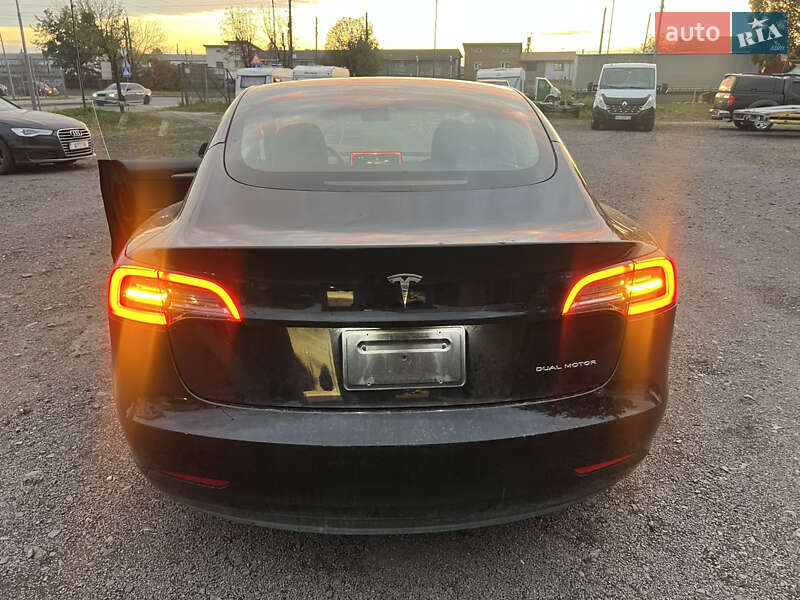 Седан Tesla Model 3 2023 в Луцке
