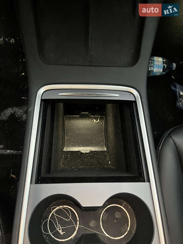 Седан Tesla Model 3 2023 в Луцке