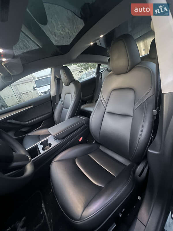 Седан Tesla Model 3 2023 в Луцке