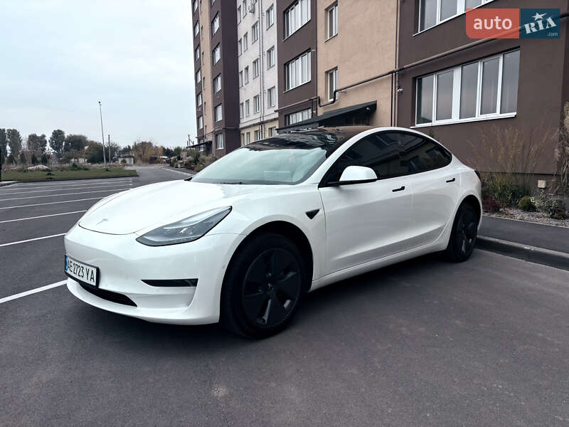 Седан Tesla Model 3 2021 в 