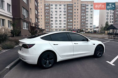 Седан Tesla Model 3 2021 в 