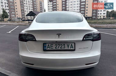Седан Tesla Model 3 2021 в 