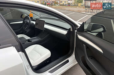 Седан Tesla Model 3 2021 в 