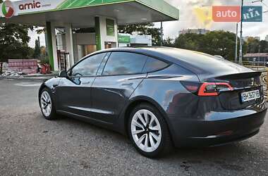 Седан Tesla Model 3 2022 в 