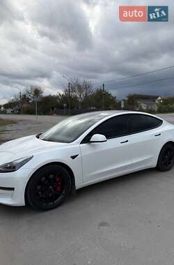 Седан Tesla Model 3 2021 в 