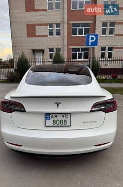 Седан Tesla Model 3 2021 в 