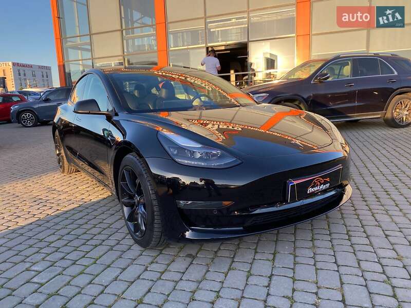 Седан Tesla Model 3 2022 в Львові