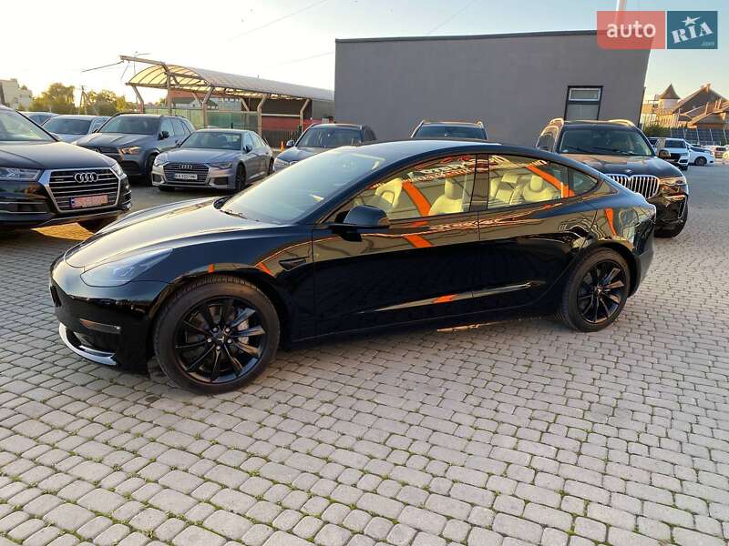 Седан Tesla Model 3 2022 в Львові
