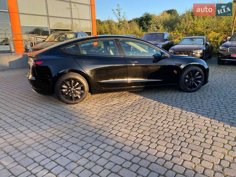 Седан Tesla Model 3 2022 в Львові