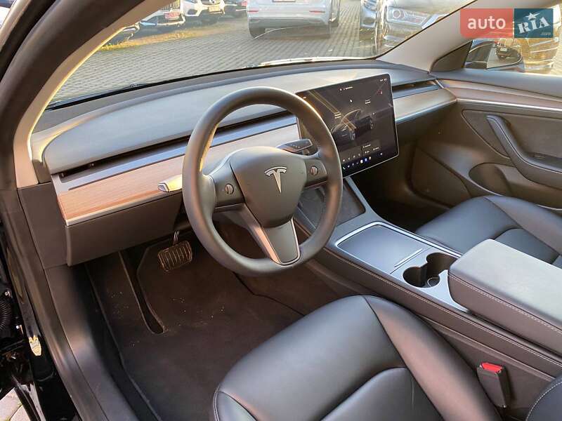 Седан Tesla Model 3 2022 в Львові