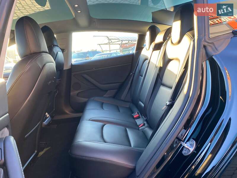 Седан Tesla Model 3 2022 в Львові