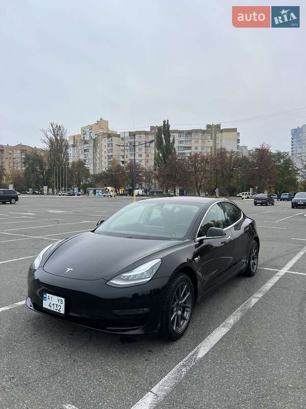 Седан Tesla Model 3 2019 в Ірпені