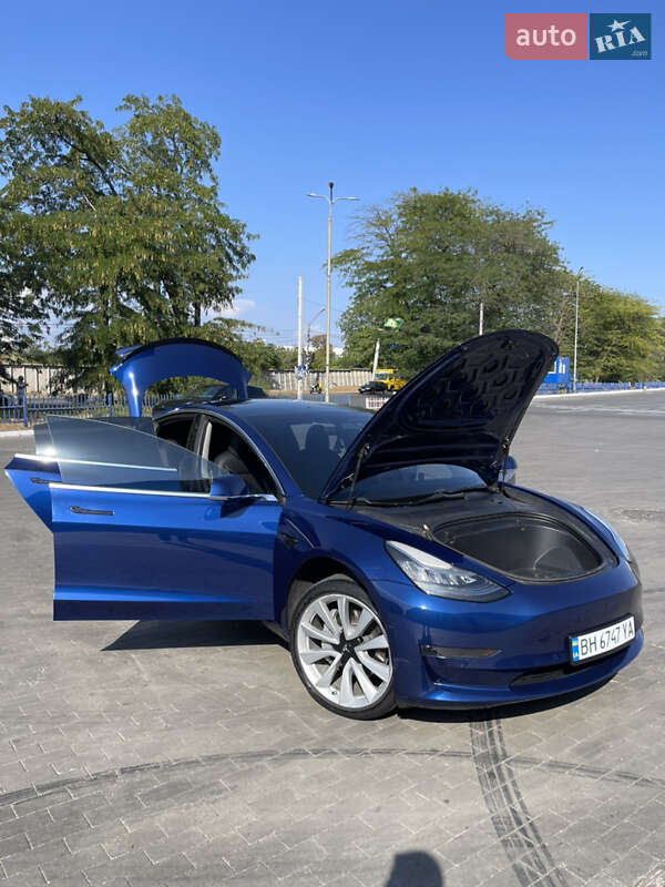 Седан Tesla Model 3 2020 в Одесі