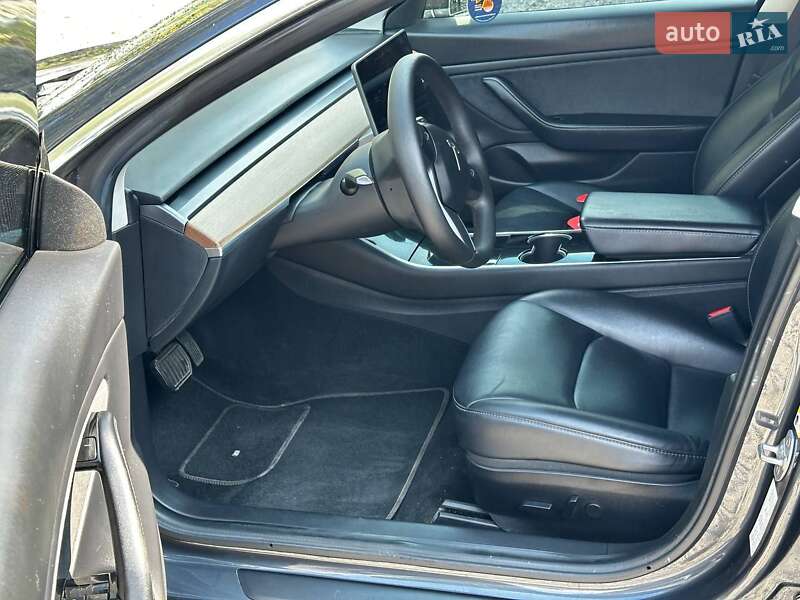 Седан Tesla Model 3 2019 в Вінниці