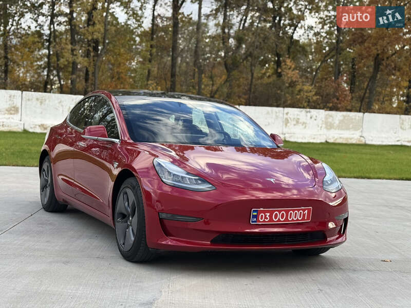 Седан Tesla Model 3 2019 в Луцьку
