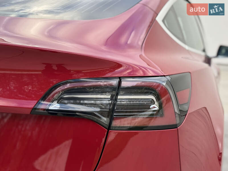 Седан Tesla Model 3 2019 в Луцьку