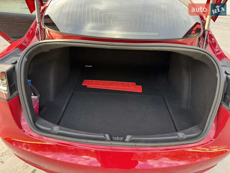 Седан Tesla Model 3 2019 в Луцьку