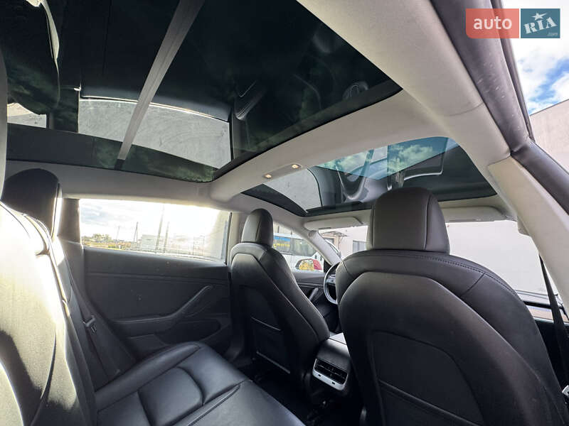 Седан Tesla Model 3 2019 в Луцьку