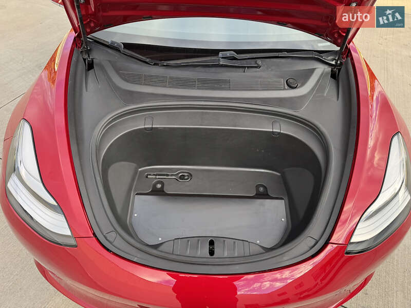 Седан Tesla Model 3 2019 в Луцьку