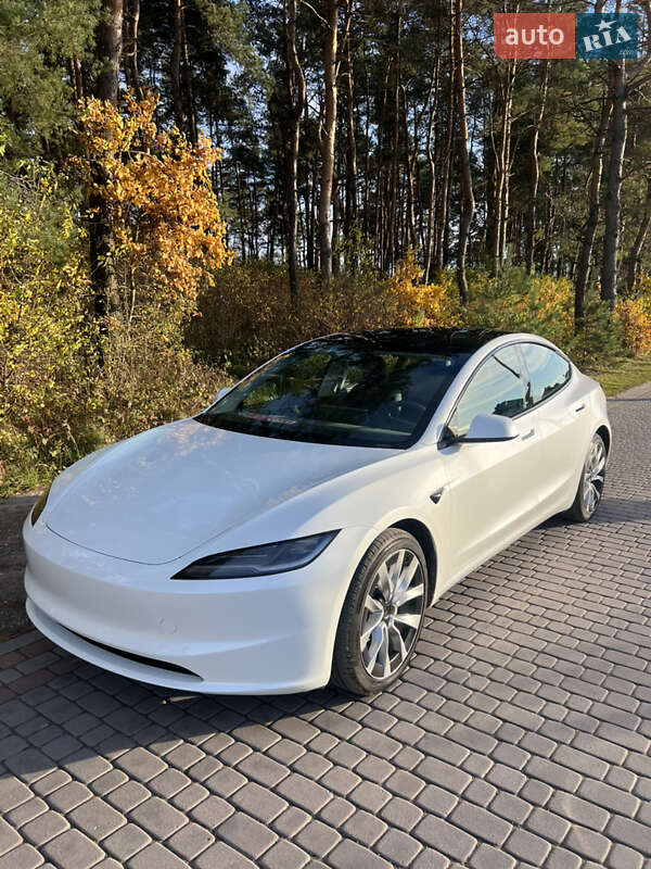 Седан Tesla Model 3 2024 в Львове