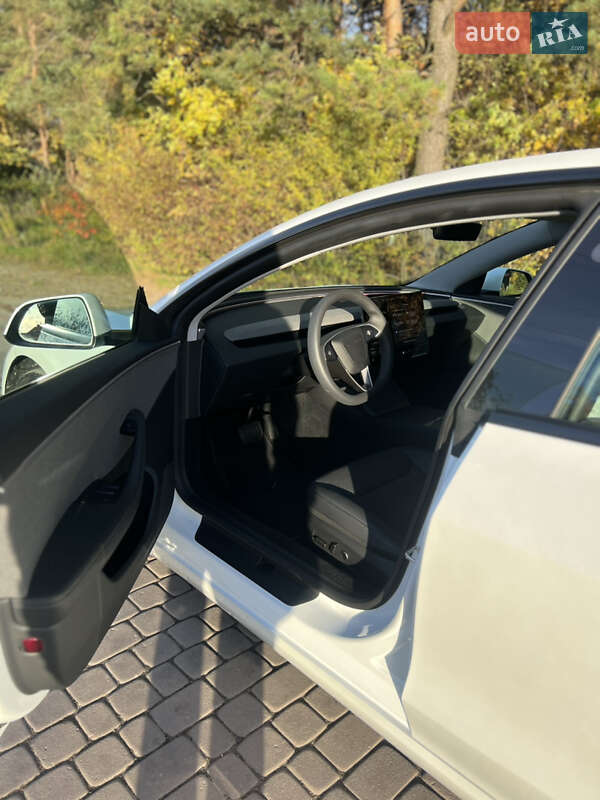 Седан Tesla Model 3 2024 в Львове