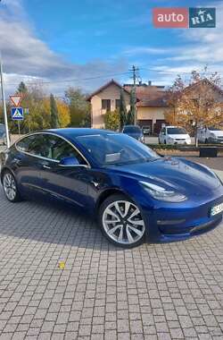 Седан Tesla Model 3 2020 в Львові