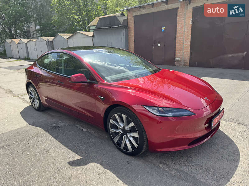 Tesla Model 3 2024