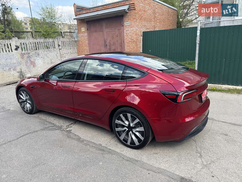 Седан Tesla Model 3 2024 в Виннице