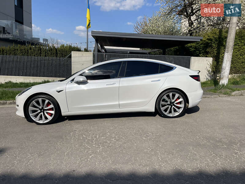 Седан Tesla Model 3 2019 в Львові