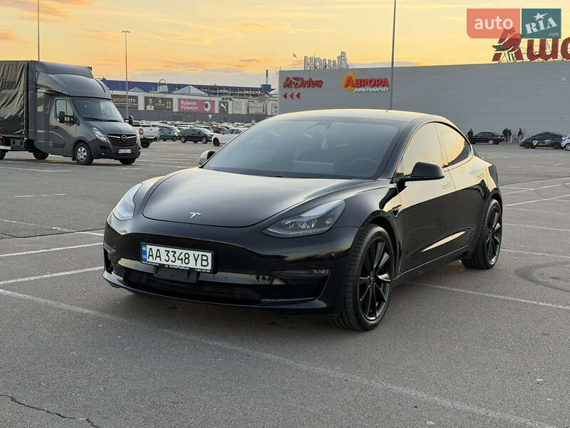 Седан Tesla Model 3 2021 в Киеве