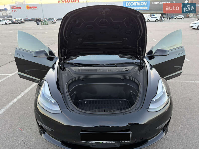 Седан Tesla Model 3 2021 в Киеве