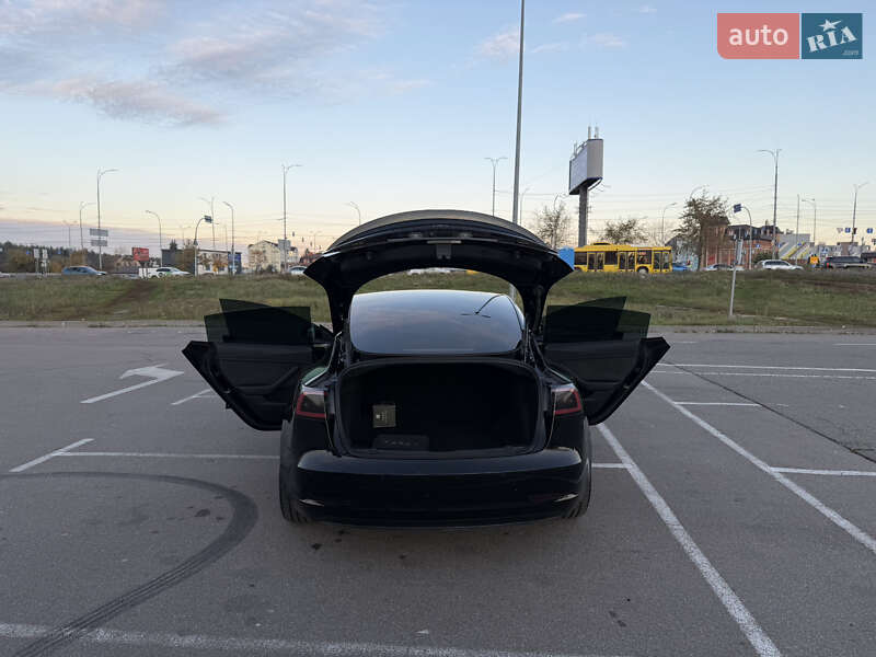 Седан Tesla Model 3 2021 в Киеве