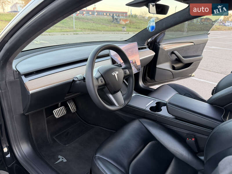 Седан Tesla Model 3 2021 в Киеве