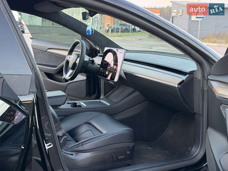 Седан Tesla Model 3 2021 в Киеве