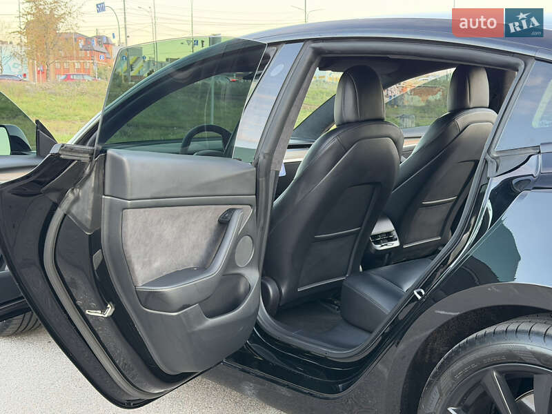 Седан Tesla Model 3 2021 в Киеве