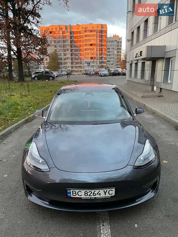 Седан Tesla Model 3 2018 в Львове