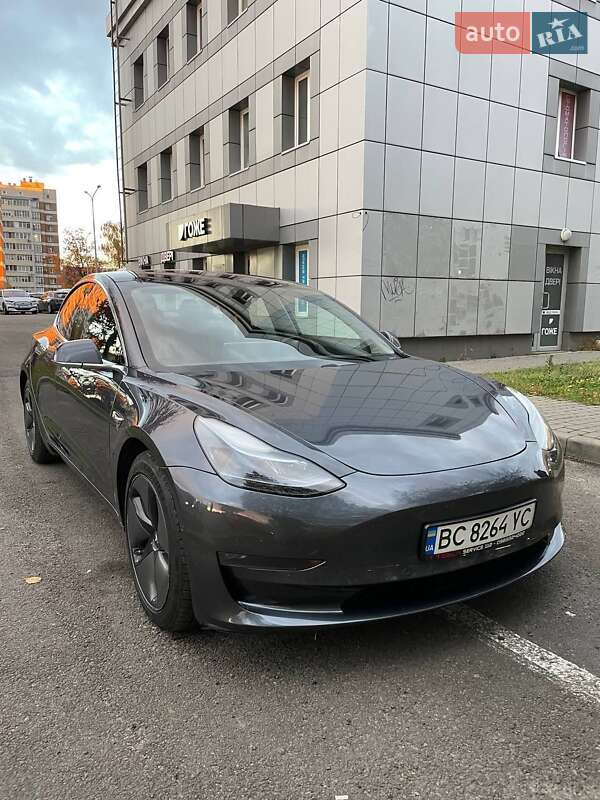 Седан Tesla Model 3 2018 в Львове