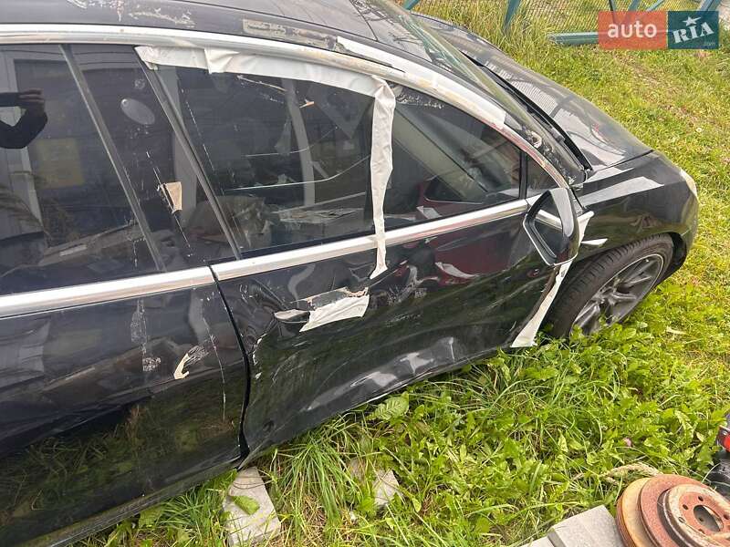 Седан Tesla Model 3 2019 в Львове