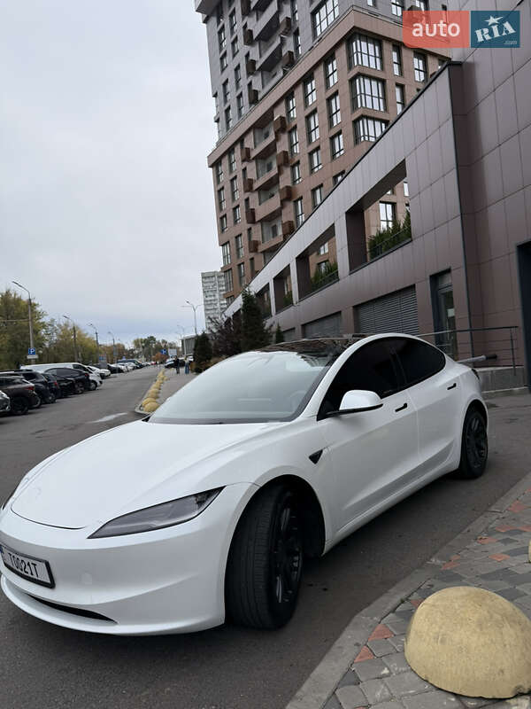 Седан Tesla Model 3 2024 в Дніпрі
