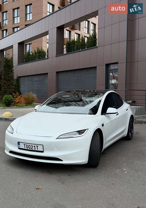 Седан Tesla Model 3 2024 в Дніпрі