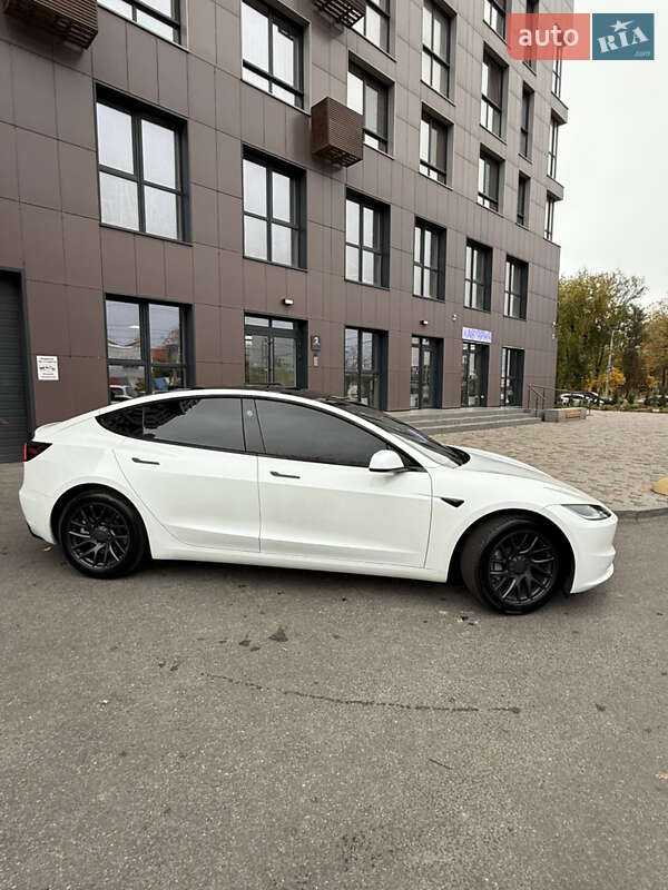 Седан Tesla Model 3 2024 в Дніпрі