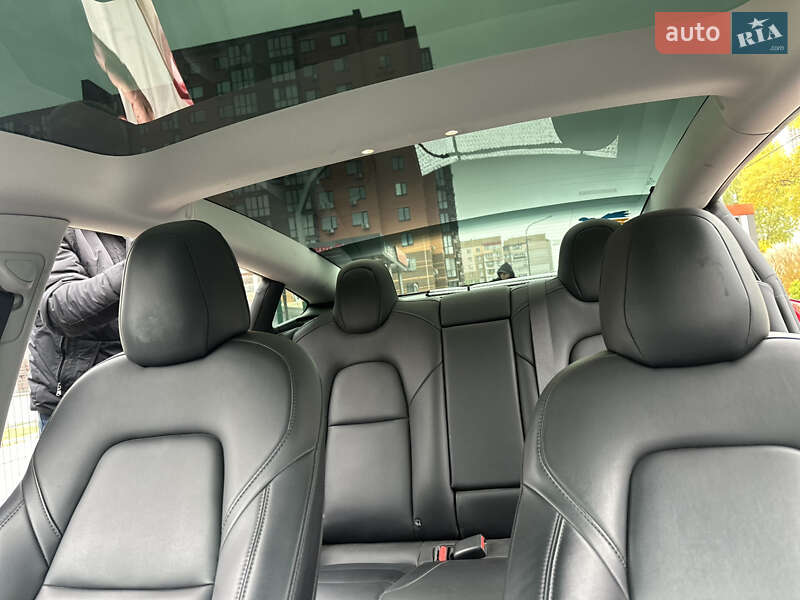 Седан Tesla Model 3 2021 в Черкассах