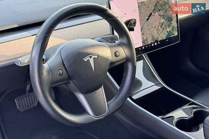 Седан Tesla Model 3 2019 в Києві