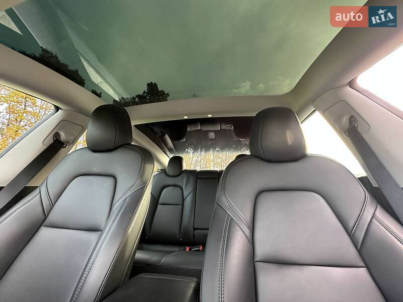 Седан Tesla Model 3 2021 в Луцьку