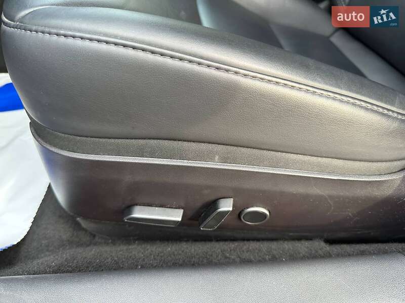 Седан Tesla Model 3 2021 в Луцьку